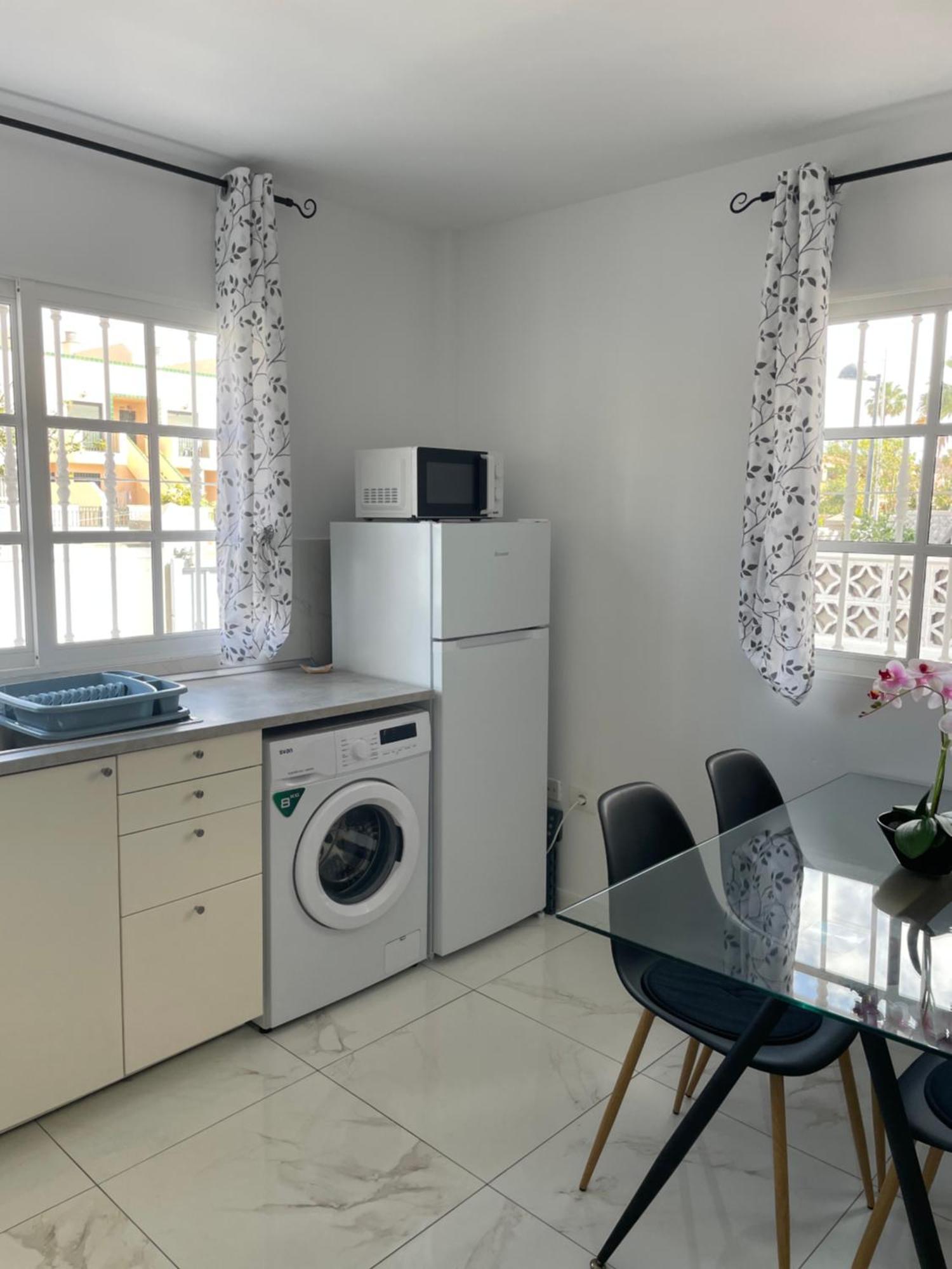 Beautiful With Pool And Wifi Apartment